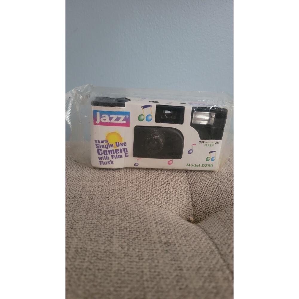 Jazz 35 mm single use camera with film and flash DZ50 Model sealed